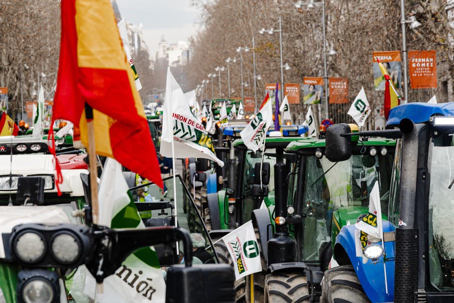 Tisíce poľnohospodárov protestovali v