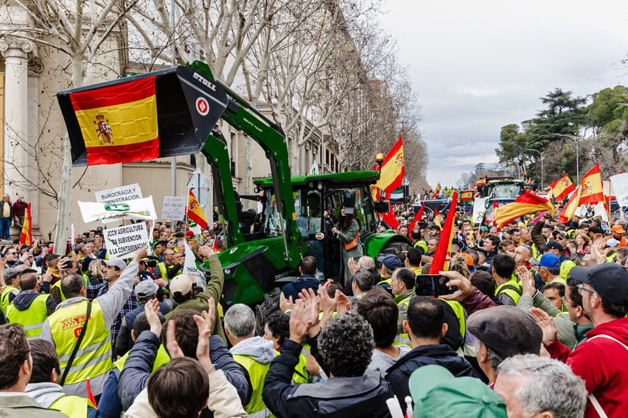 Tisíce poľnohospodárov protestovali v