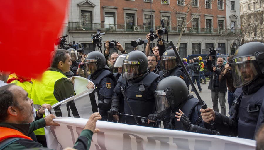 Tisíce poľnohospodárov protestovali v