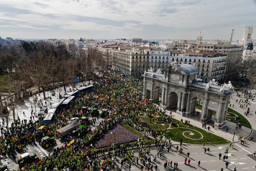 Tisíce poľnohospodárov protestovali v