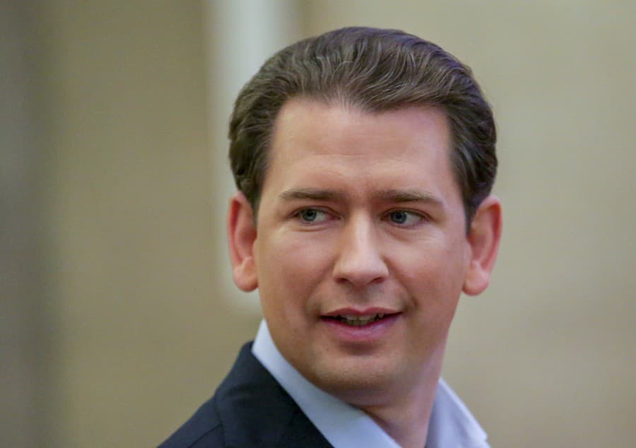 Bývalý rakúsky kancelár Sebastian Kurz prichádza na súd, kde sa očakáva verdikt v jeho procese vo Viedni 23. februára 2024.