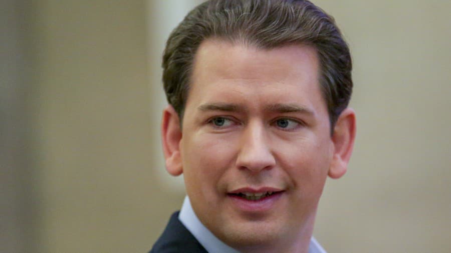 Bývalý rakúsky kancelár Sebastian Kurz prichádza na súd, kde sa očakáva verdikt v jeho procese vo Viedni 23. februára 2024.