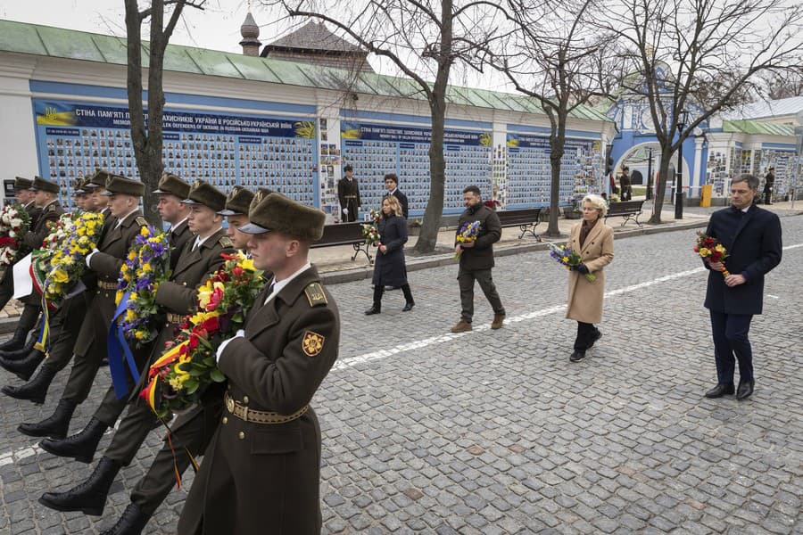 Zprava doľava: Belgický premiér