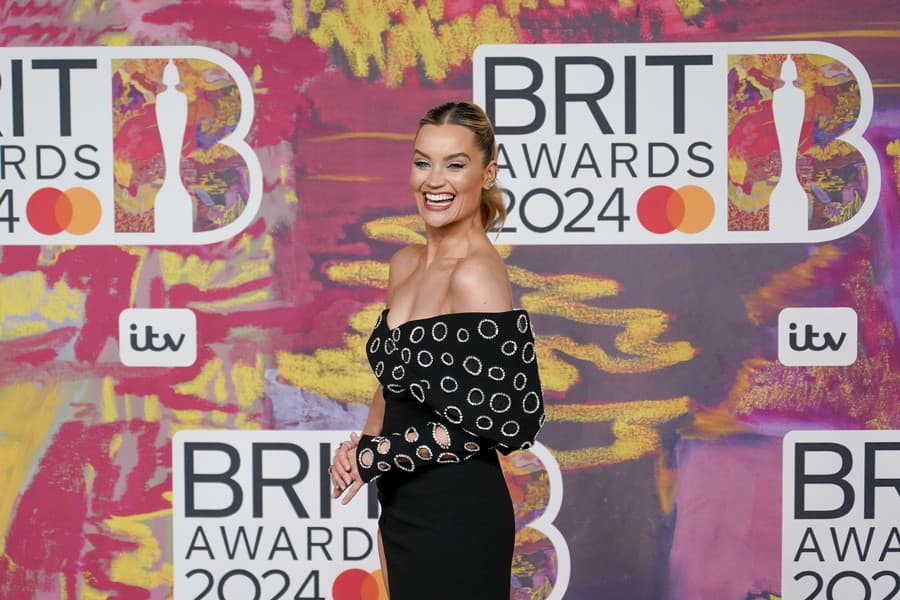 Laura Whitmore na Brit