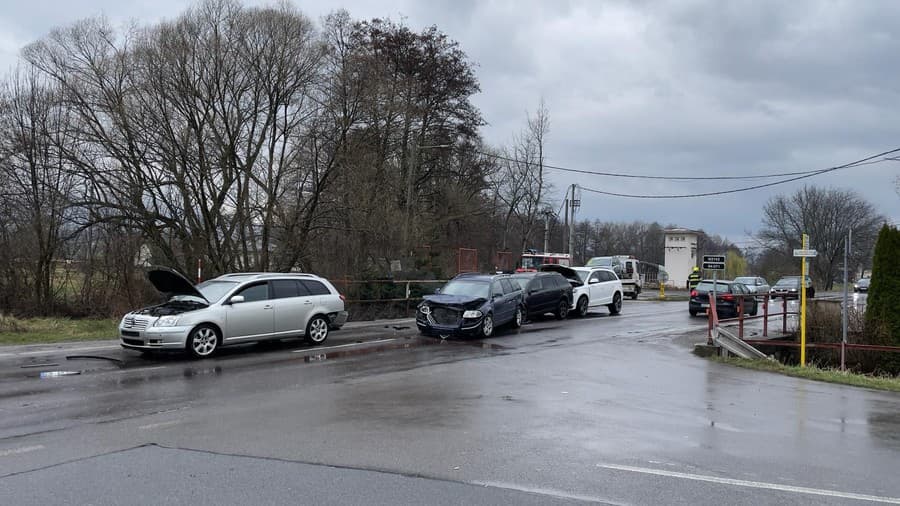 Hasiči zasahovali pri dvoch nehodách v Nedožeroch-Brezanoch