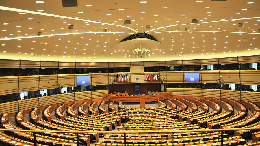 Parlament zastupuje záujmy občanov