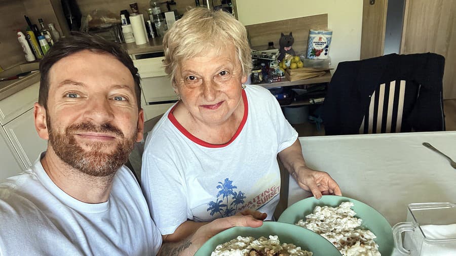 Miro Jaroš (45), spevák, a mama Štefánia (69)