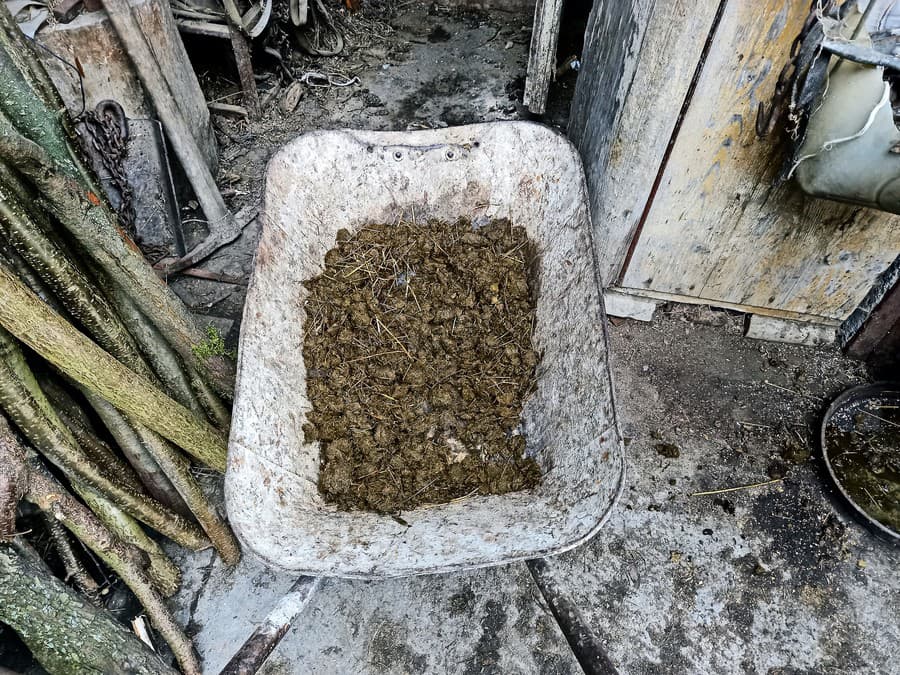 Kopa hnoja sa vďaka šikovnosti Liptáka mení na palivo