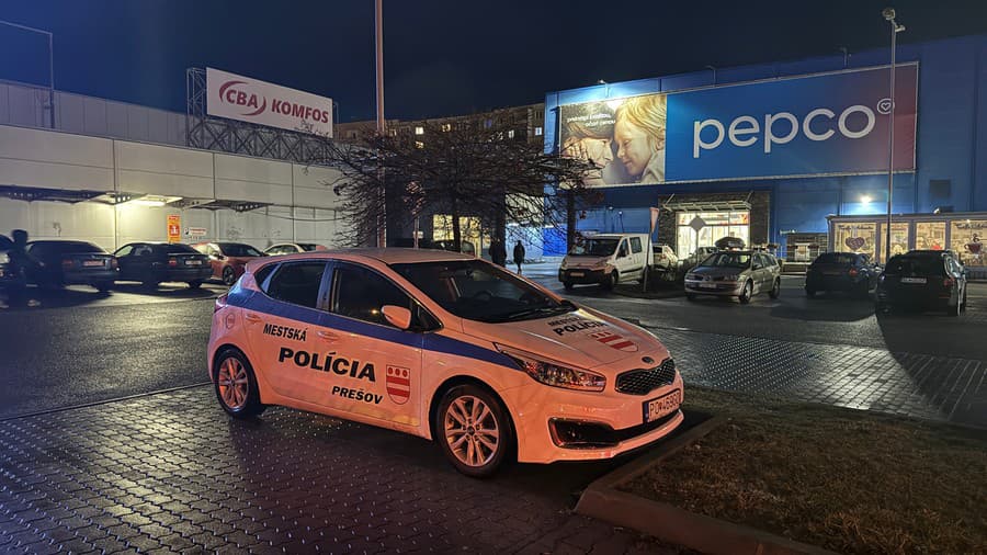 Polícia parkovala na vodorovnej