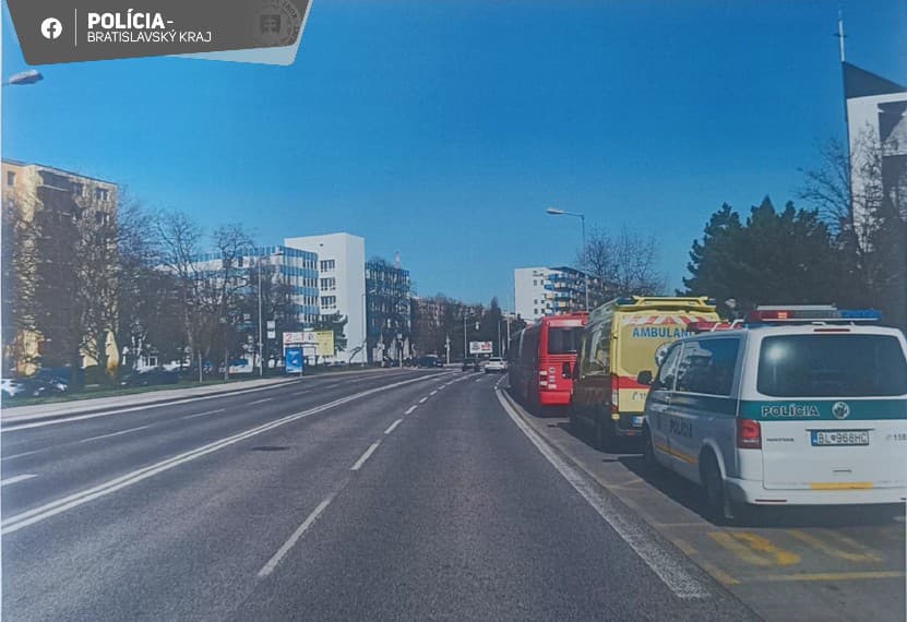 Muži zákona hľadájú účastníka nehody na Tomášikovej ulici v Bratislave.