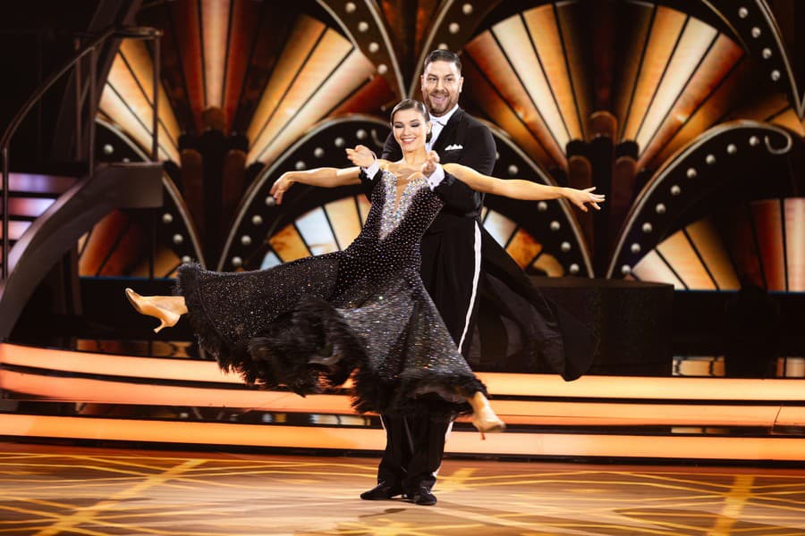 Piate kolo Let's Dance. Na snímke Martin Novák a Julie Rezková.
