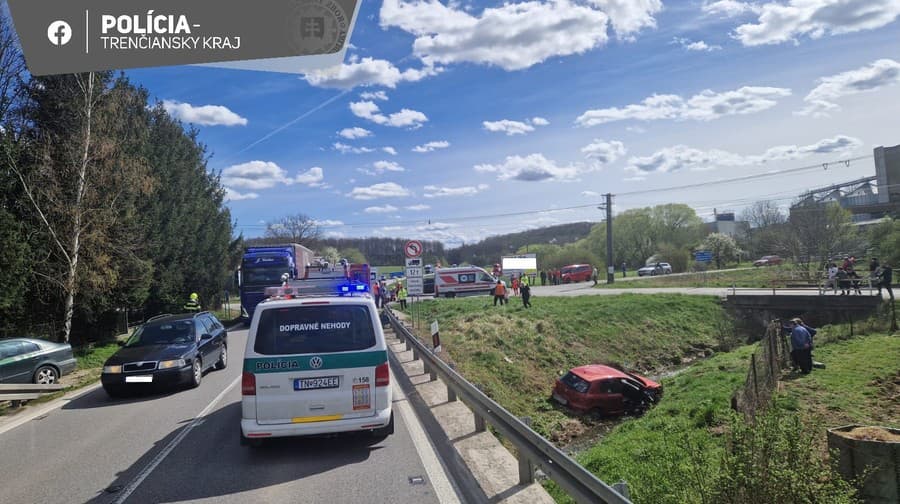Na ceste I/9 pri obci Svinná sa stala vážna dopravná nehoda.