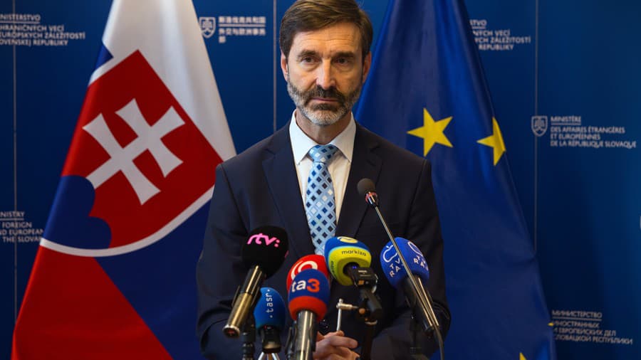 Na snímke minister zahraničných