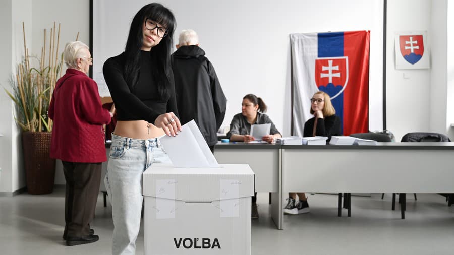 Prvovolička Dorota vhadzuje obálku