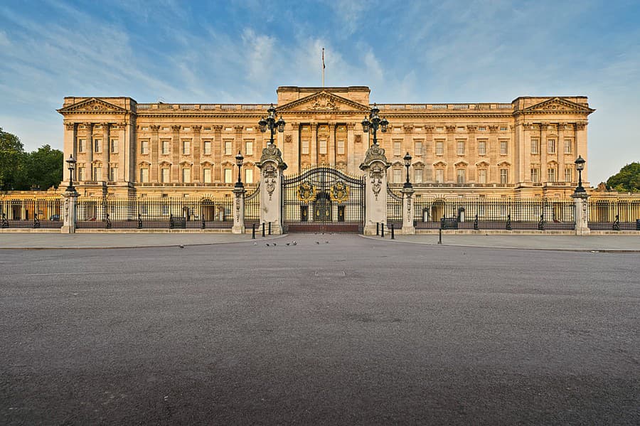 Buckinghamský palác je sídlom