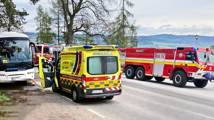 Vodič autobusu znáša situáciu