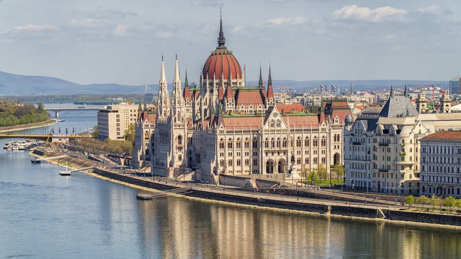 Maďarský parlament v Budapešti. 