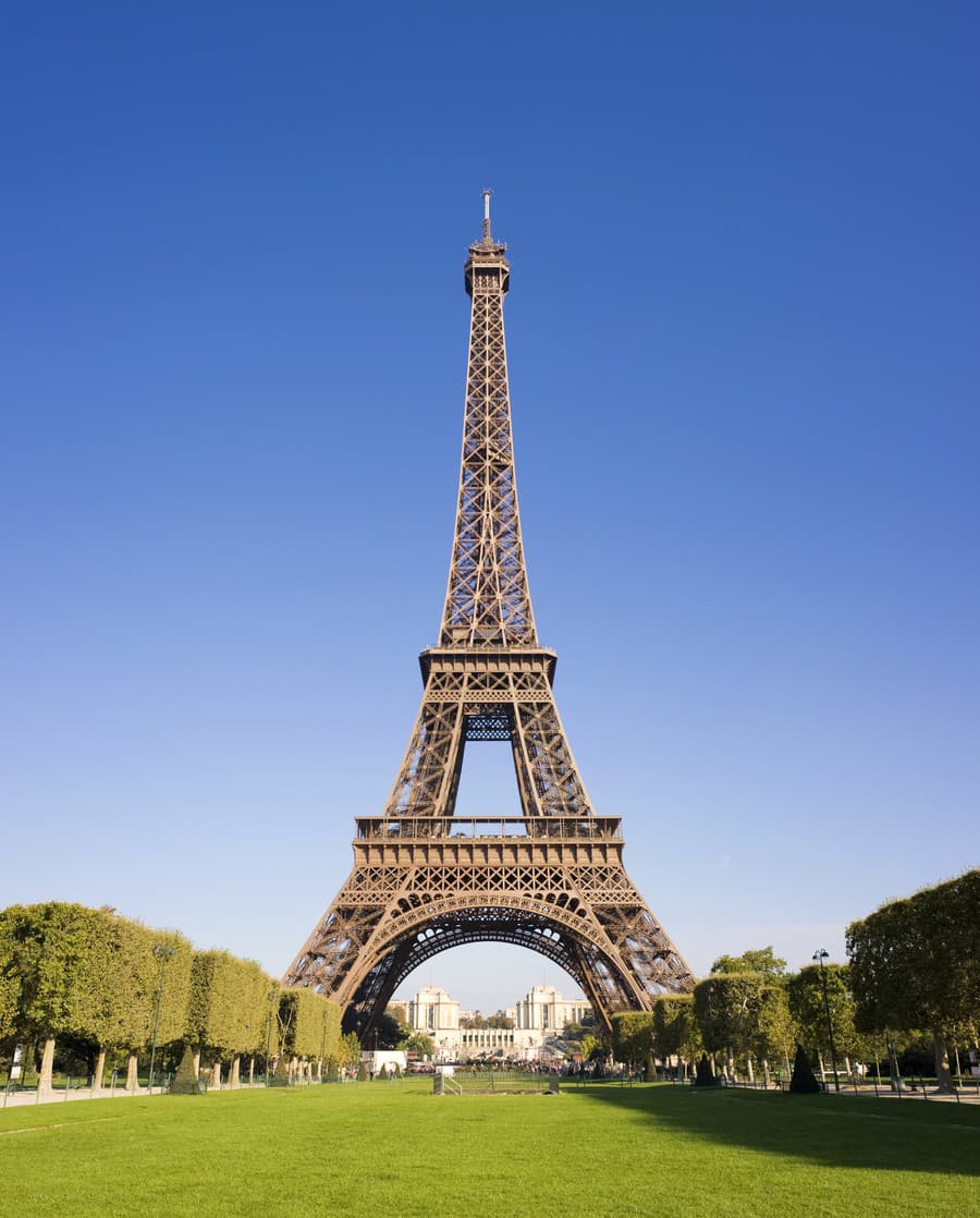 Garnier zdolala 110 metrov z Eiffelovky, ktorá je vysoká 300 m.