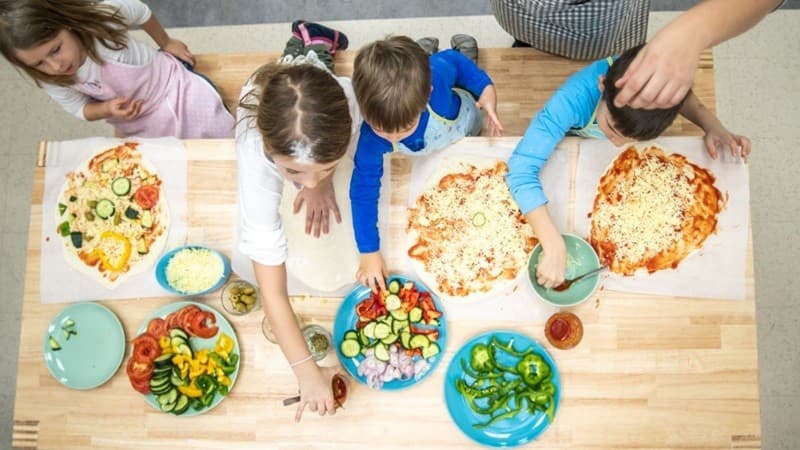 Naučiť sa variť je pre deti a ich zdravie dôležité.