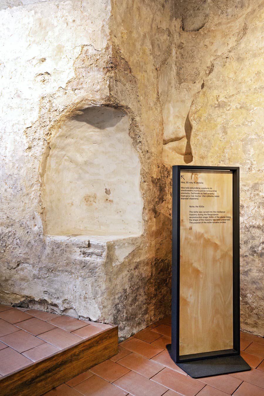 Stopy po rebrách zaniknutej klenby z 13. storočia