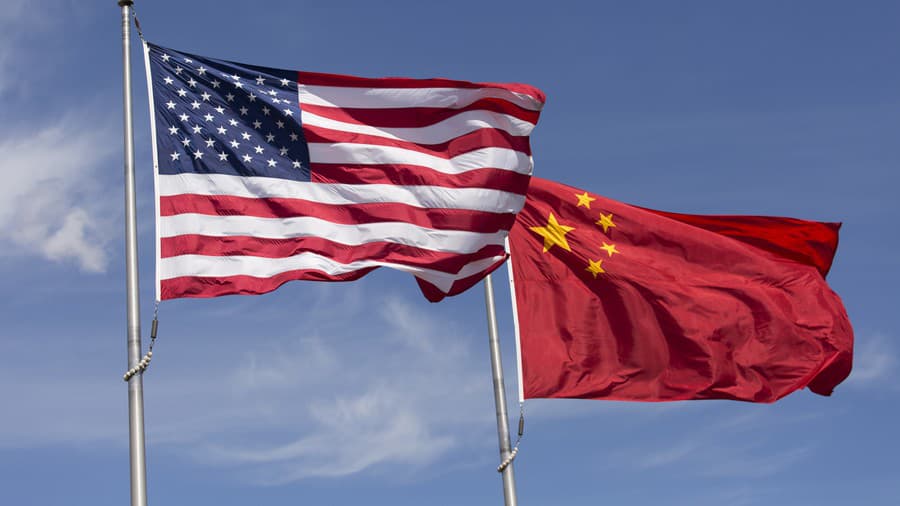 Americká vlajka a čínska