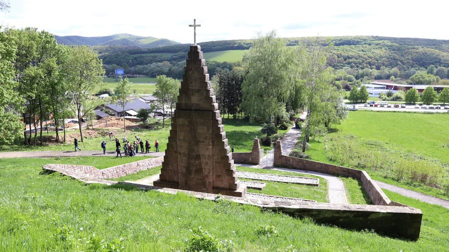 Archeológovia začali výskum na