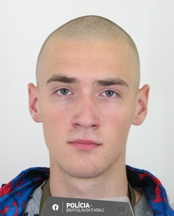 Šimon bol naposledy videný v piatok (19.04.2024) vo večerných hodinách na Svätoplukovej ulici v Pezinku.