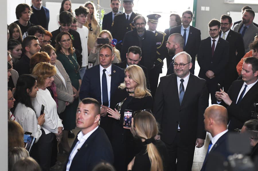 Zuzana Čaputová počas návštevy Gymnázia Poštová a diskusie so študentkami a študentmi v Košiciach 