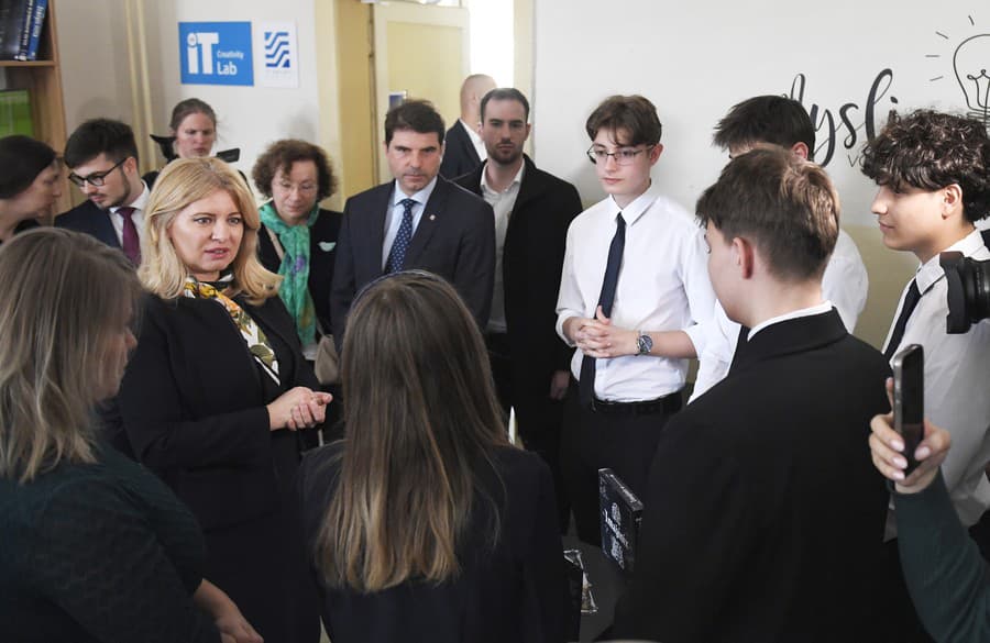 Zuzana Čaputová počas návštevy Gymnázia Poštová a diskusie so študentkami a študentmi v Košiciach 