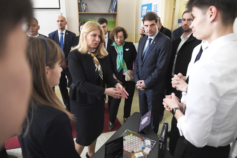 Zuzana Čaputová počas návštevy Gymnázia Poštová a diskusie so študentkami a študentmi v Košiciach 