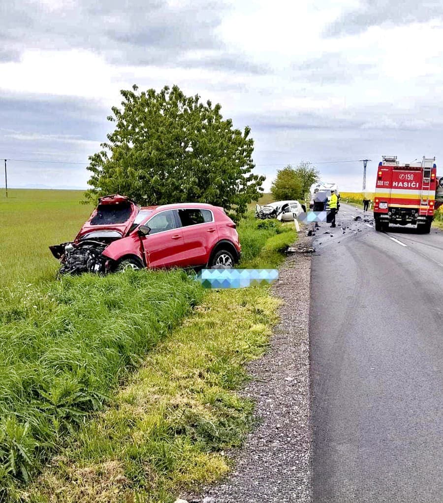 Horná Kráľová 23. 4. 2024 13.40 hod.: Obe autá zostali po náraze zdemolované na šrot.