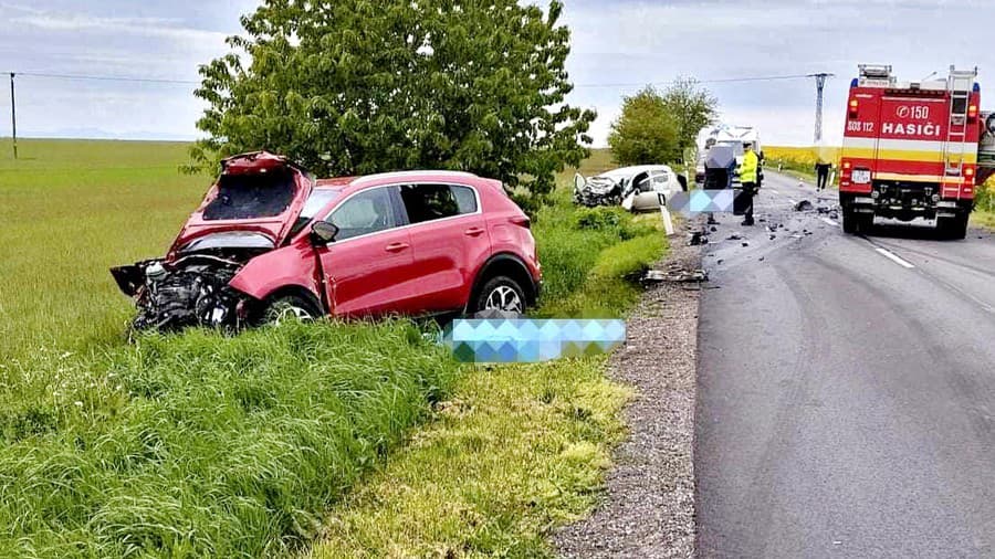 Horná Kráľová 23. 4. 2024 13.40 hod.: Obe autá zostali po náraze zdemolované na šrot.