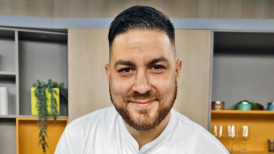 Diváci ho poznajú ako nekompromisného kuchára z relácie Na nože.