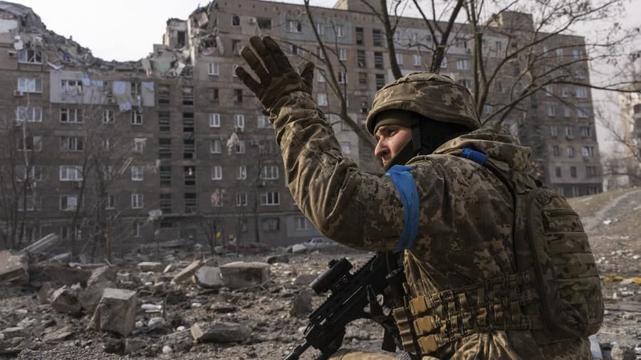 Ukrajinský vojak v Mariupole