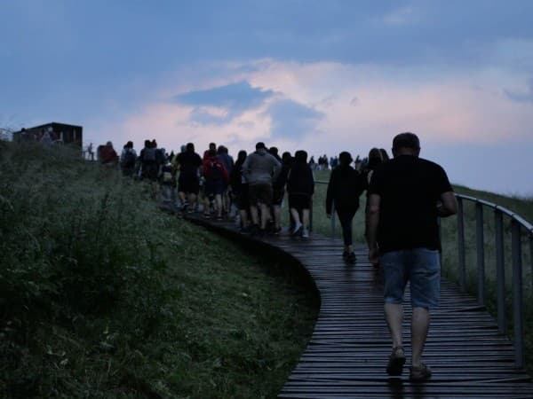 Štvorkolkári vyrážajú do zakázaných zón a zúfalí paraglajdisti si nevedia s nimi rady.