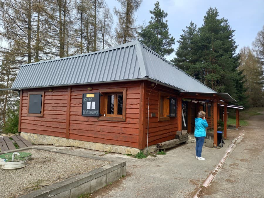 Štvorkolkári vyrážajú do zakázaných zón a zúfalí paraglajdisti si nevedia s nimi rady.