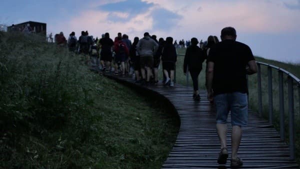 Štvorkolkári vyrážajú do zakázaných zón a zúfalí paraglajdisti si nevedia s nimi rady.