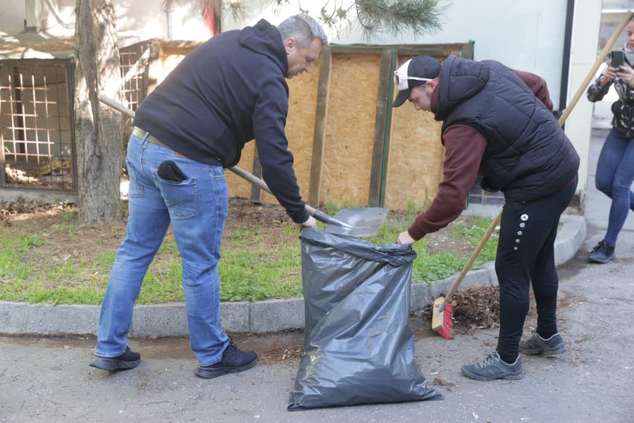 Andrej Danko upratuje bratislavskú