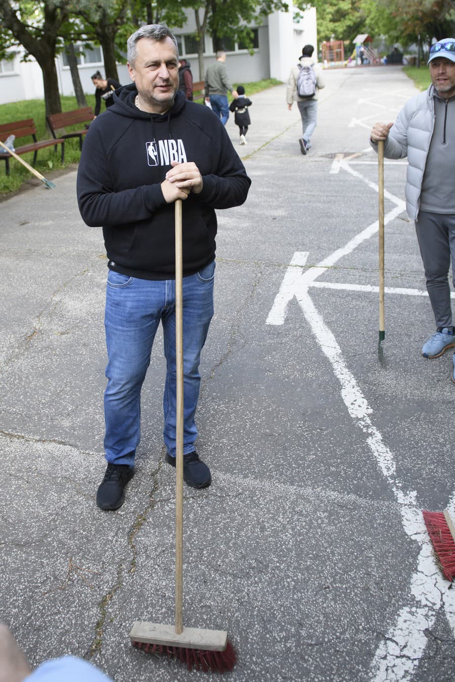 Andrej Danko počas upratovania