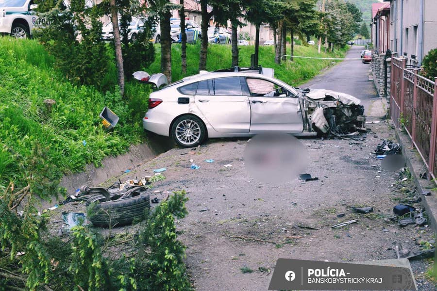 Mladý vodič zomrel na mieste nehody. 