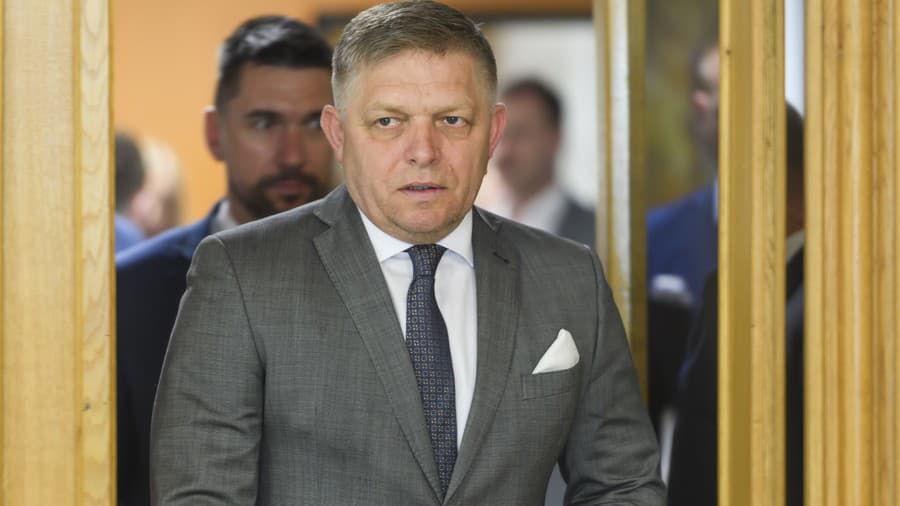 Predseda vlády SR Robert Fico (Smer-SD).
