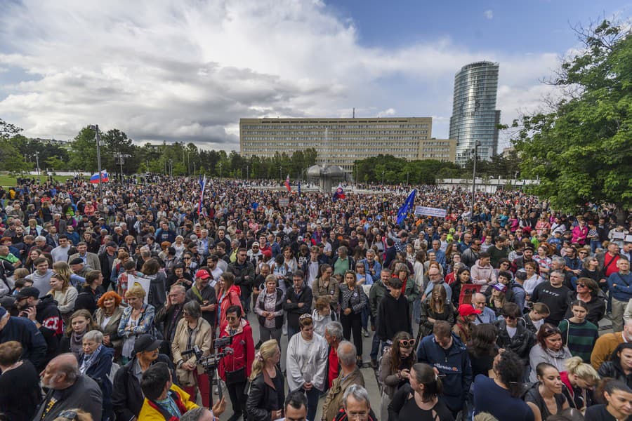 Účastníci protivládneho protestu hnutia