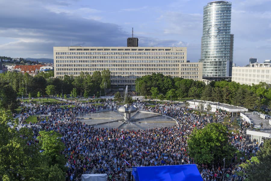 Účastníci protivládneho protestu hnutia