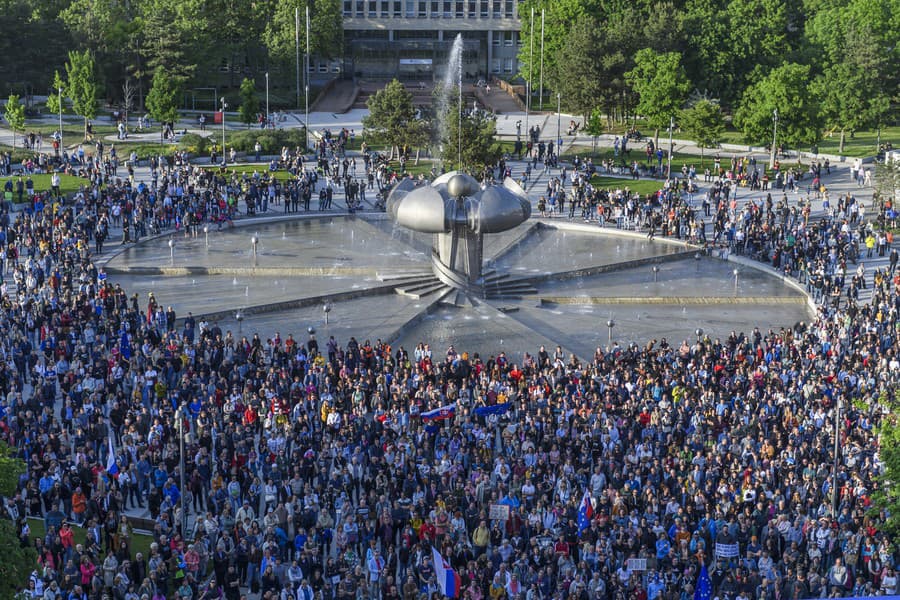 Účastníci protivládneho protestu hnutia