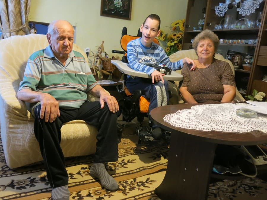 Statočnej žene bol roky oporou aj manžel, žiaľ, pred časom zomrel, a tak je na všetko sama