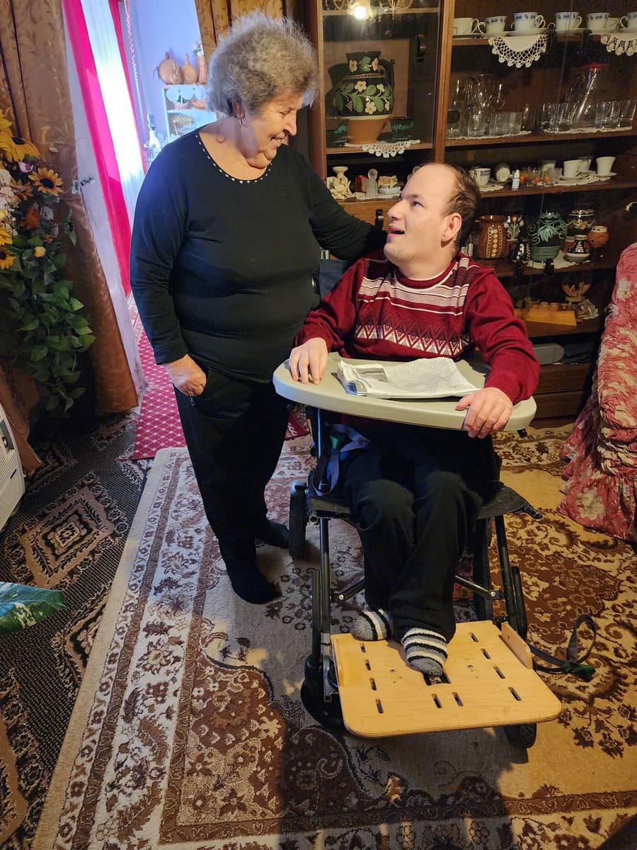 Eva sa o pravnuka s ťažkou diagnózou stará už 14 rokov, do ústavu by ho nedala za nič na svete