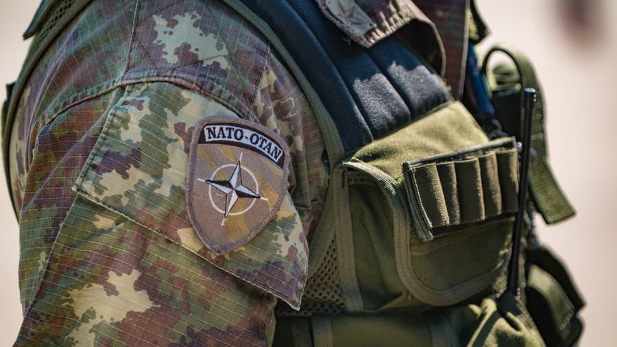 Uniforma vojaka NATO (ilustračná
