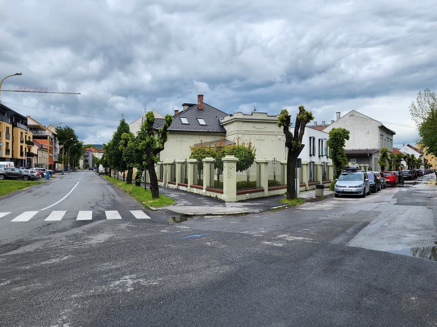 Tu postávali predtým. Vystrnadili ich miestni obyvatelia a všadeprítomné kamery.
