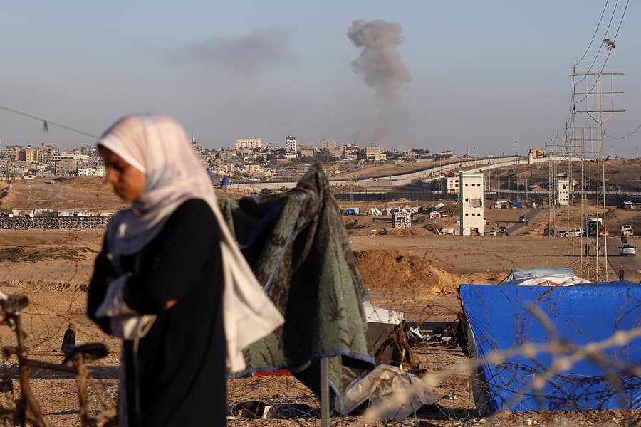 Izraelské jednotky ovládli palestínsku stranu priechodu Rafah.