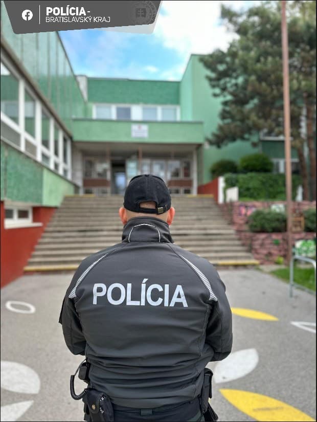 Polícia vo štvrtok ráno